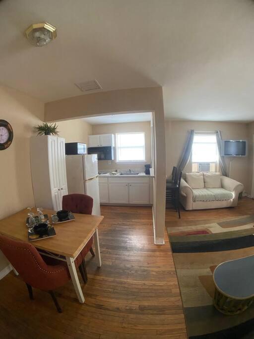 Private One-Bedroom 8 -Directly Across From Beach เซนต์พีทบีช ภายนอก รูปภาพ